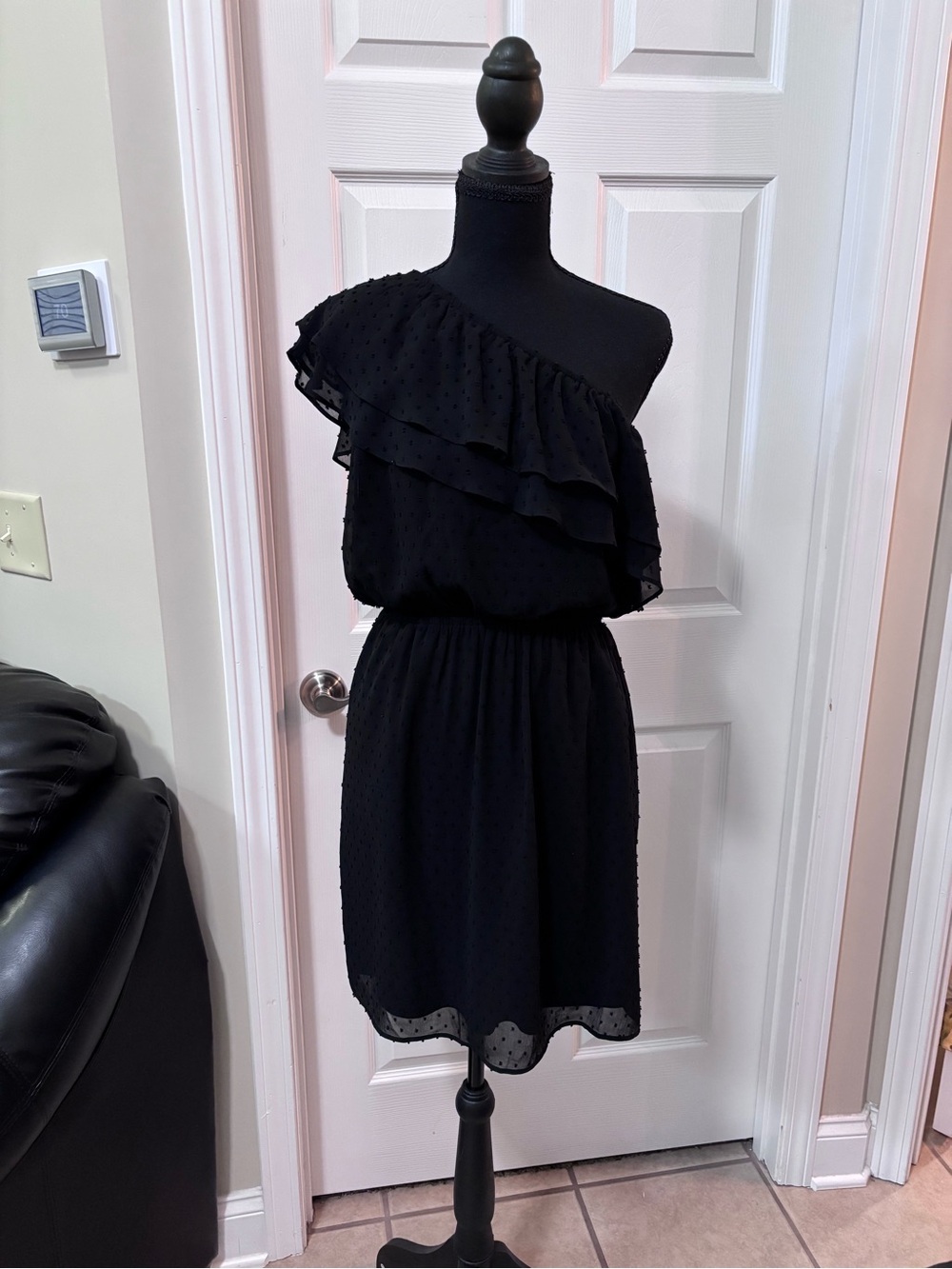 Signature Studio Black One-Shoulder Ruffle Dress